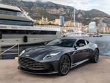 Aston Martin DB12 4.0 V8 - graue Aston Martin DB12