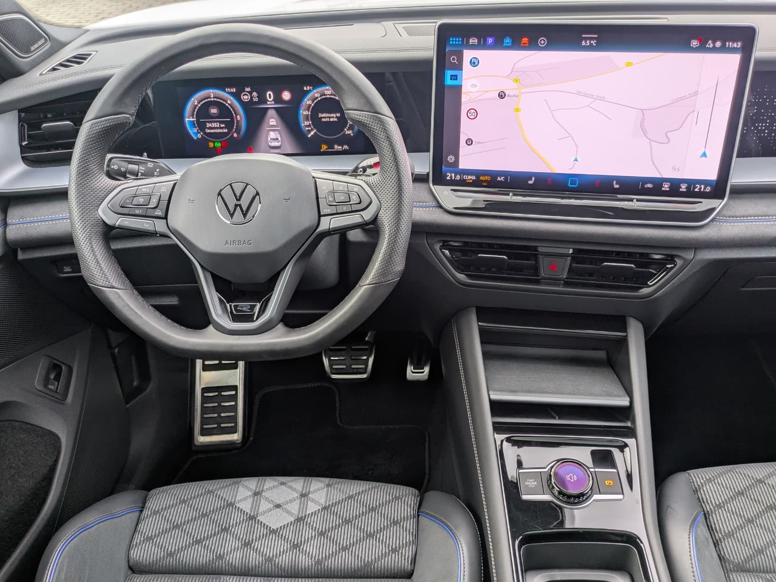 Fahrzeugabbildung Volkswagen Tayron 2.0 TDI 4M R-Line BLACK*7S*AHK*PANO*HUD