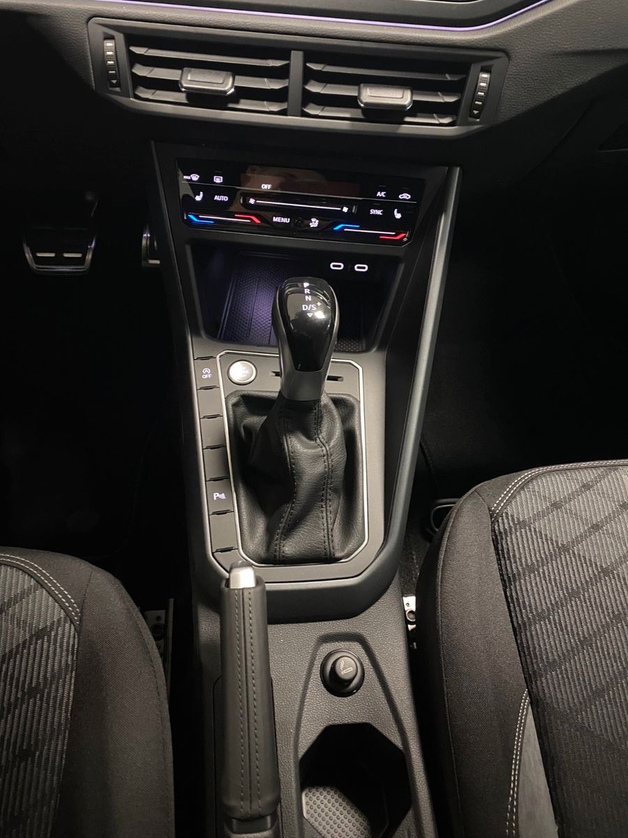 Fahrzeugabbildung Volkswagen Taigo 1.5 TSI OPF DSG R-Line+ MATRIX LED+ACC+18"