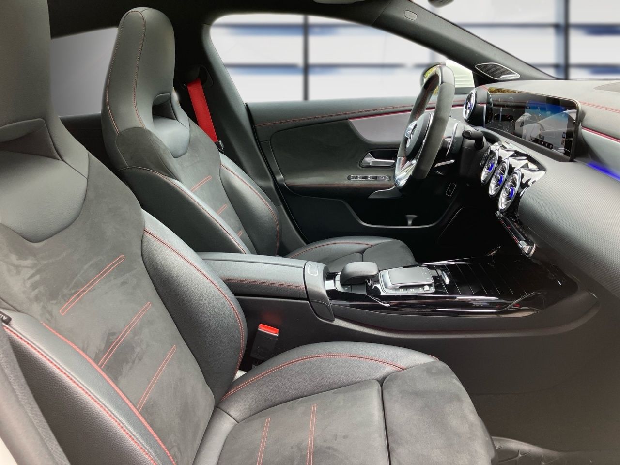Fahrzeugabbildung Mercedes-Benz CLA 45 S 4M+ AMG SB Night+Pano+HUD+Burmester+360