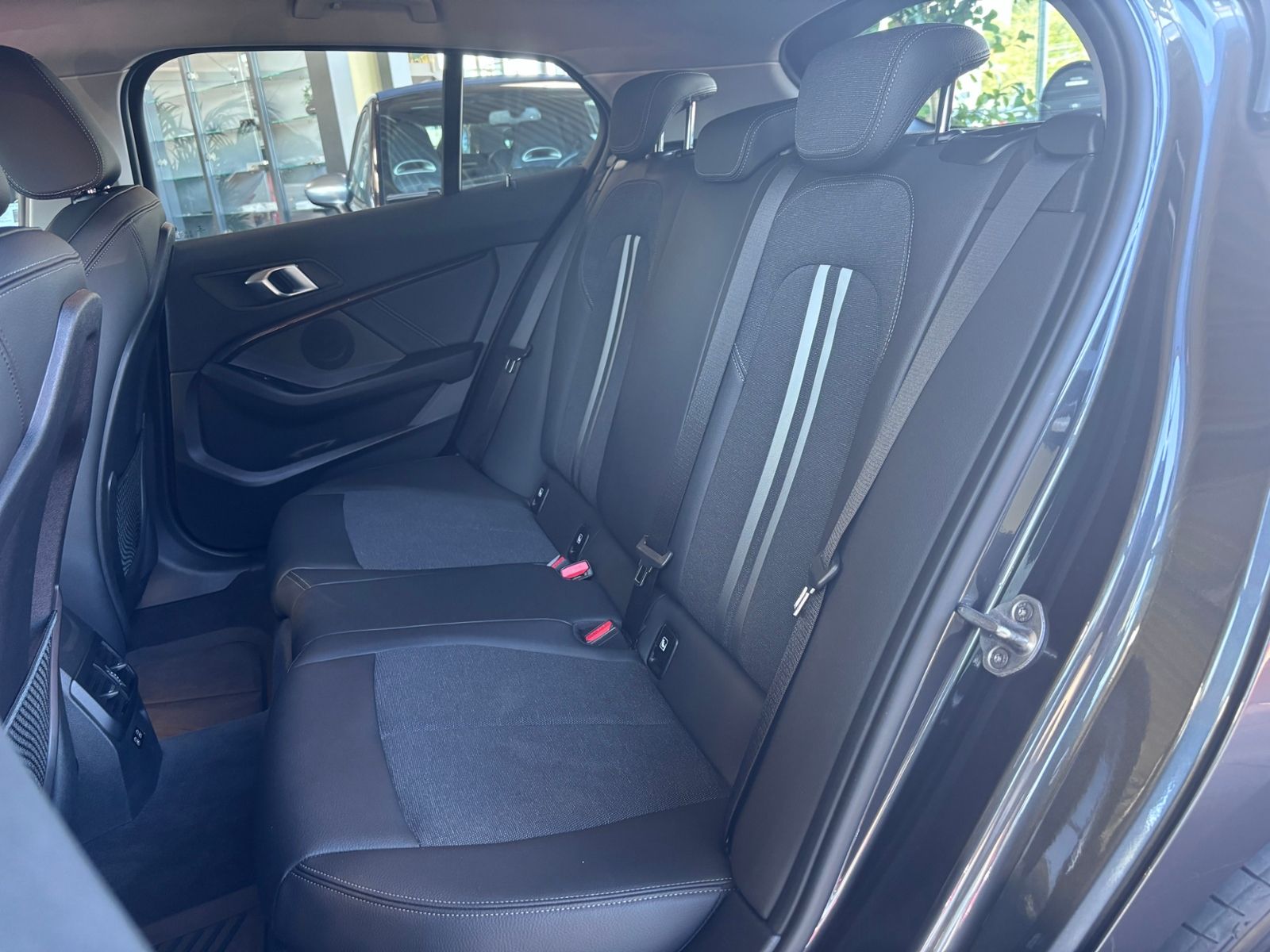 Fahrzeugabbildung BMW 118 i Sport Line KLIMA LED NAVI ALU