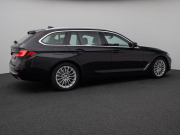 Fahrzeugabbildung BMW 530d LuxuryLine Pano Kamera Laser HUD DAB HiFi