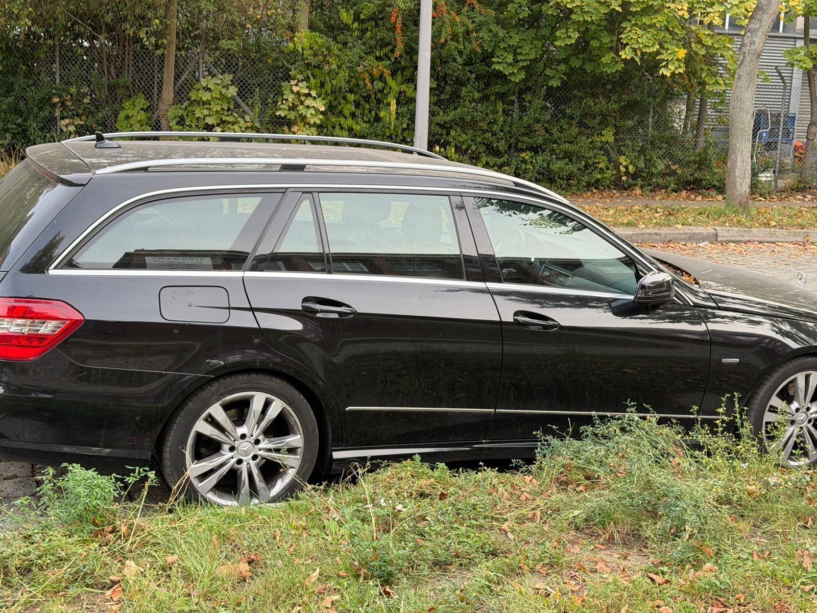 Mercedes-Benz E350 2011 — interior