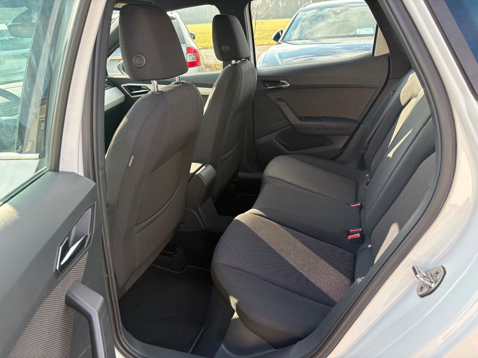 Fahrzeugabbildung SEAT Arona 1.0 Xcellence 85kW Navi SHZ PDC 1.HAND