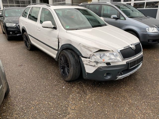 Skoda Octavia Combi Scout 4X4 Unfallschaden