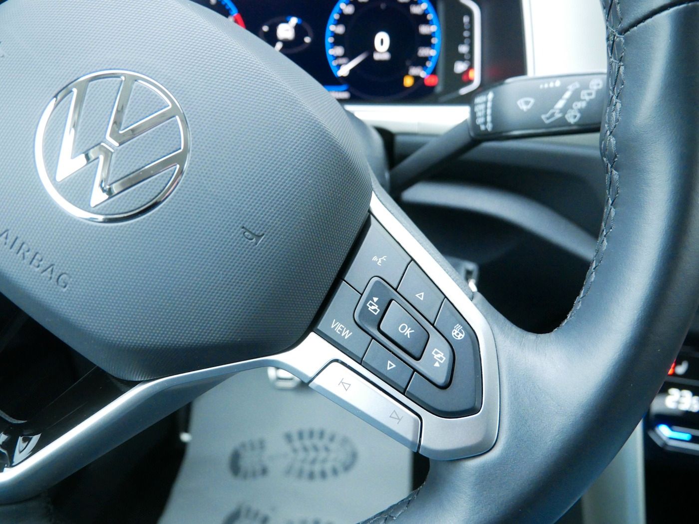 Fahrzeugabbildung Volkswagen T-Roc 1.0 TSI MOVE NEU37T AHK LED Kamera SHZ+LHZ