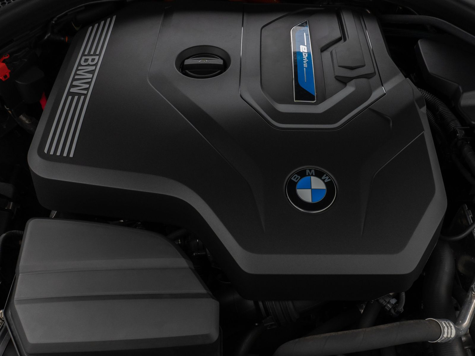 Fahrzeugabbildung BMW 330e xD M Sport Pro Panorama Kamera HUD DAB H/K