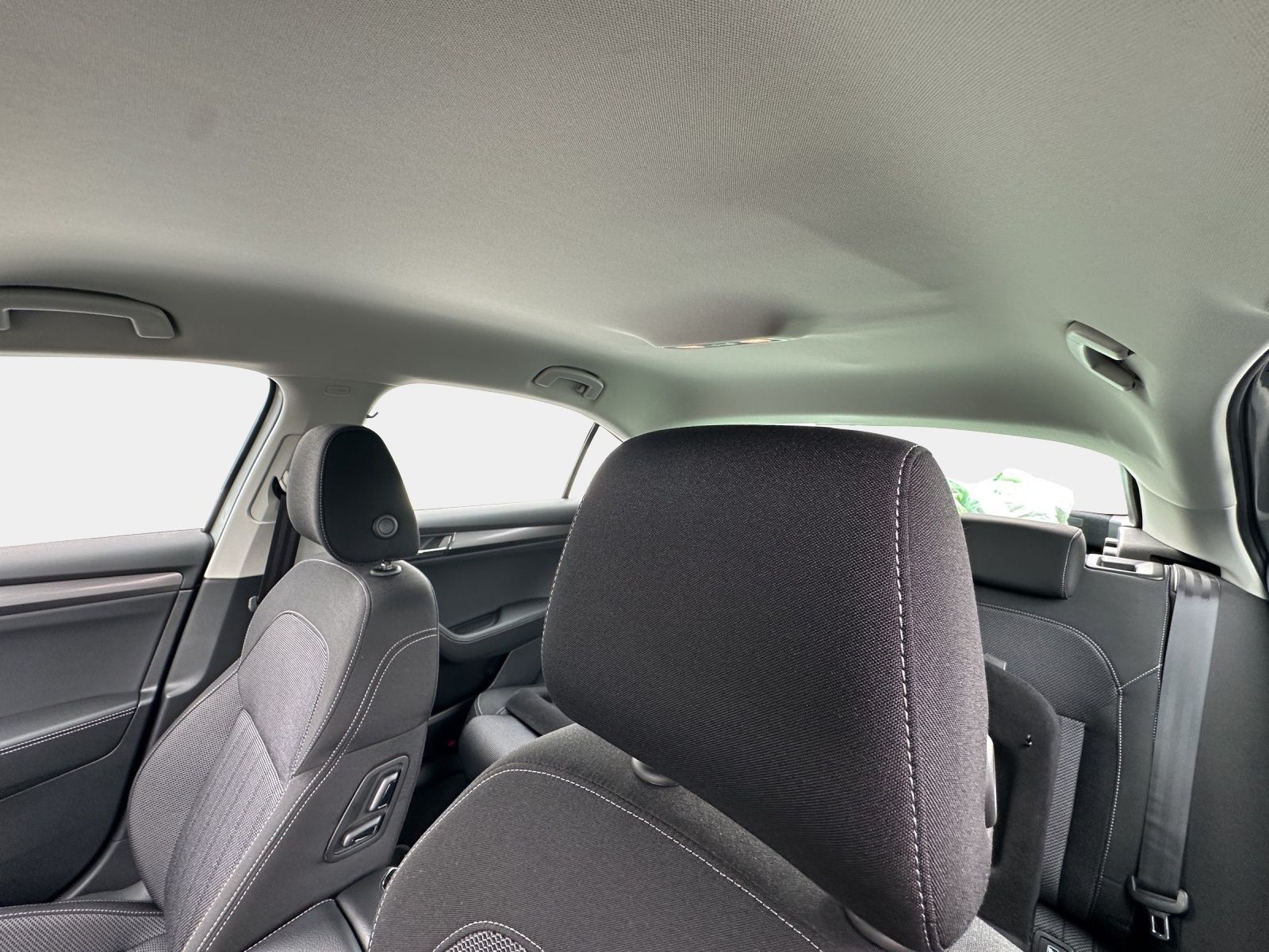 Skoda Superb 2.0 TSI DSG Style 4x4 SiHz PDC LED foto 6
