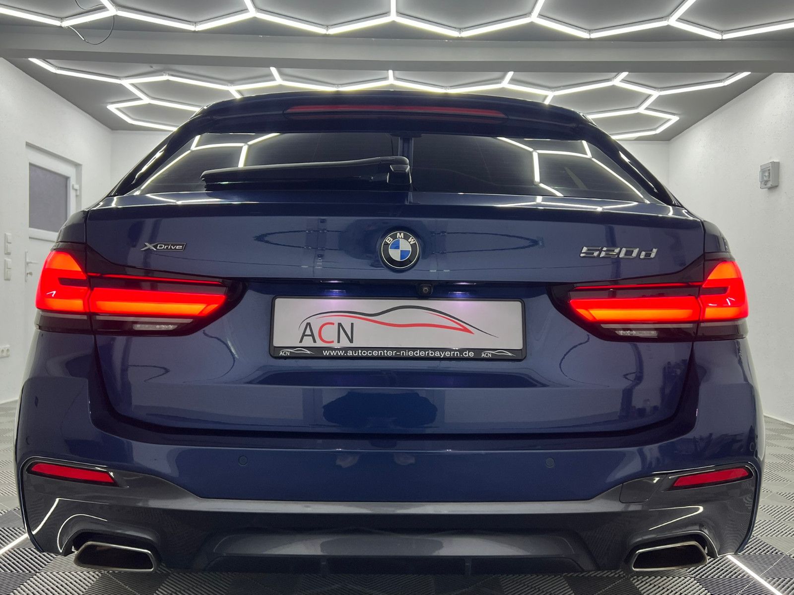 Fahrzeugabbildung BMW 520 d xDrive M SPORT/STHZ/LED/ACC/AHK/AMBIENTE