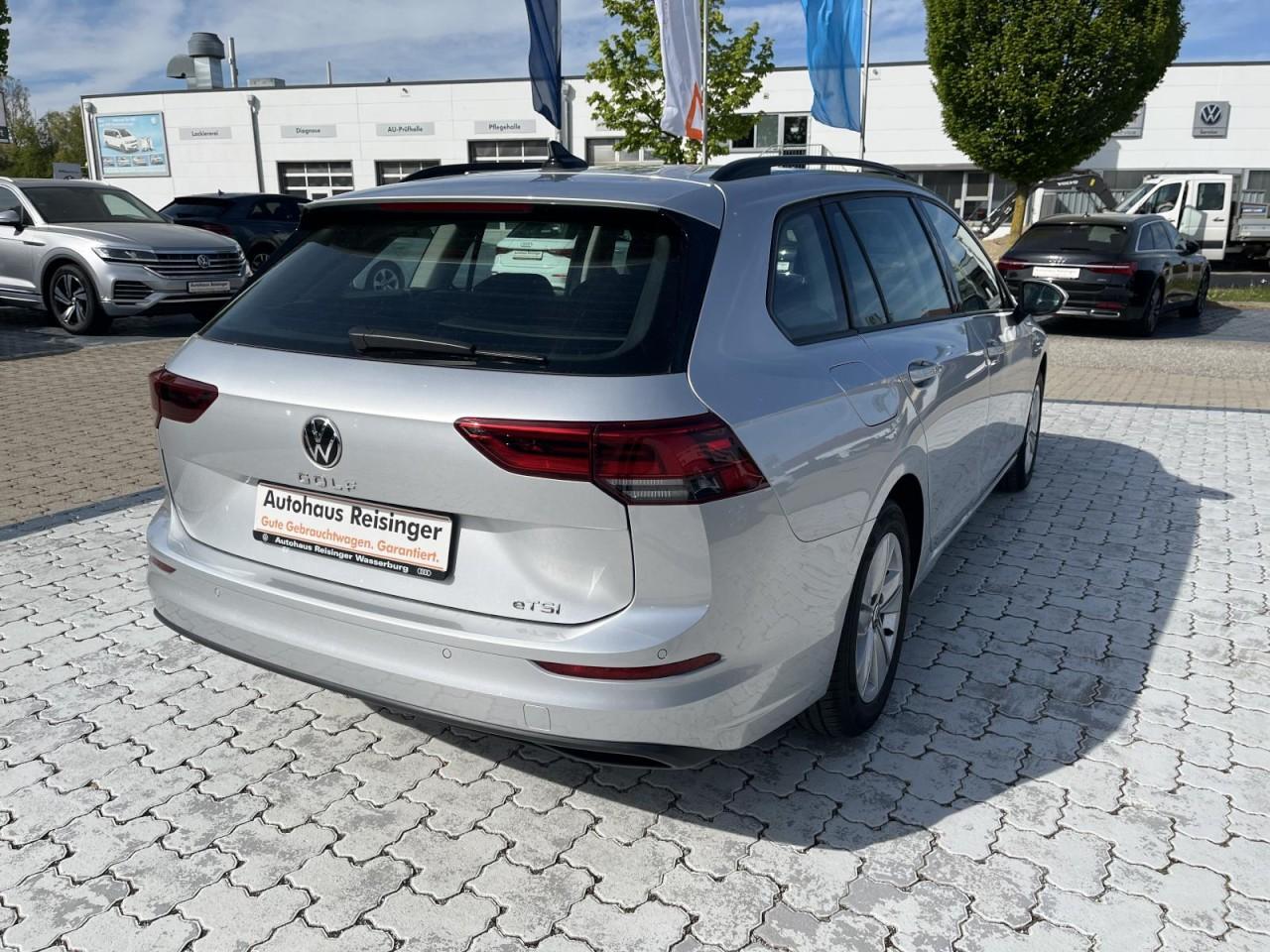 Volkswagen Golf VIII Variant 1.5 eTSI Life DSG (Navi+LED+St