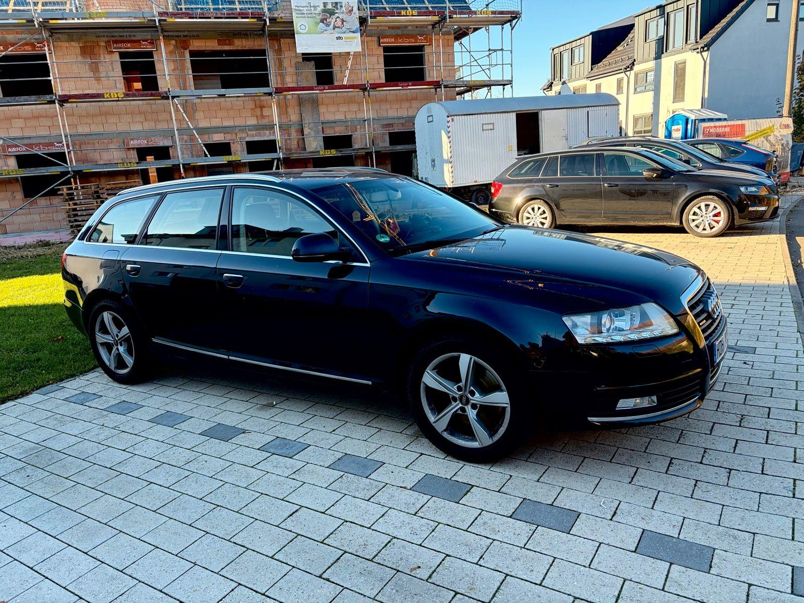 Audi Quattro 2011 — вигляд ззаду