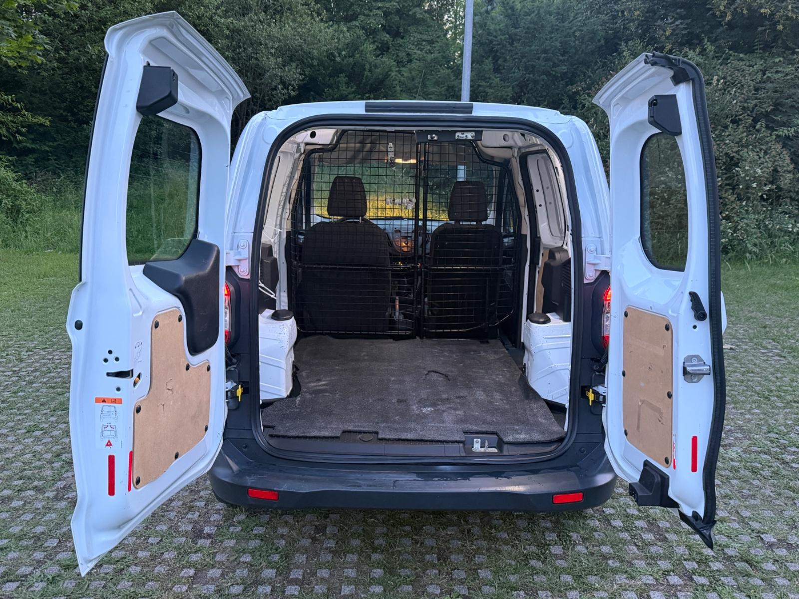 Ford Transit Courier Benziner *Euro6 *USB *El.Fenster