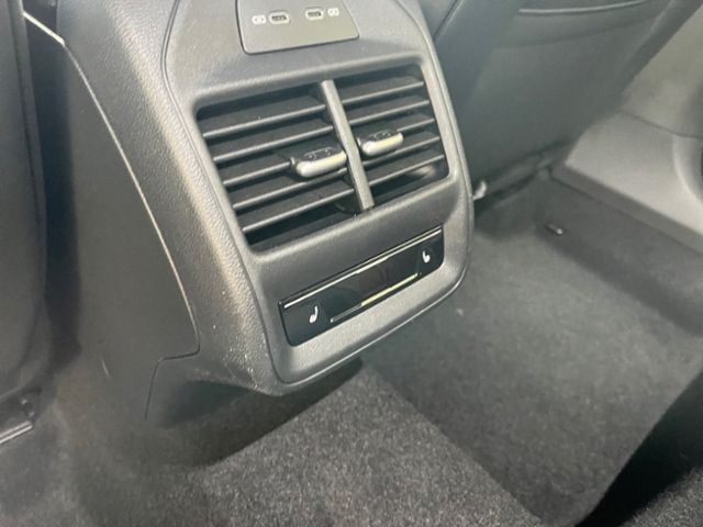 Fahrzeugabbildung Volkswagen Passat 2.0 TDI DSG R-LINE AHK STDHZG
