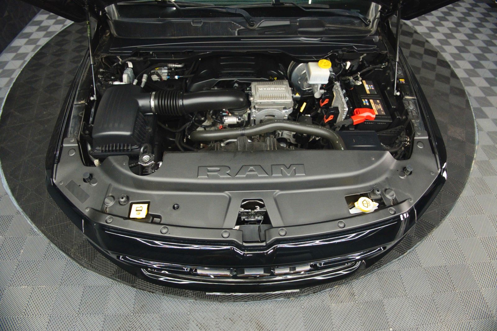 Fahrzeugabbildung Dodge RAM 5.7 V8 HEMI 4x4 Night LARAMIE LONGBED 19%