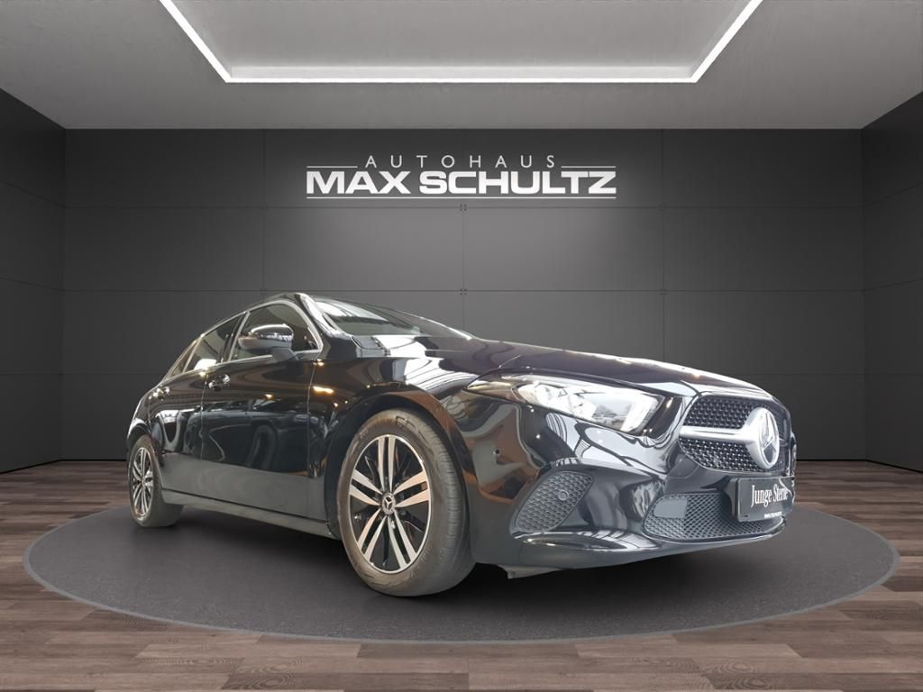 Fahrzeugabbildung Mercedes-Benz A 180 Kompaktlimousine Navi*PDC*SpurH*LED*360