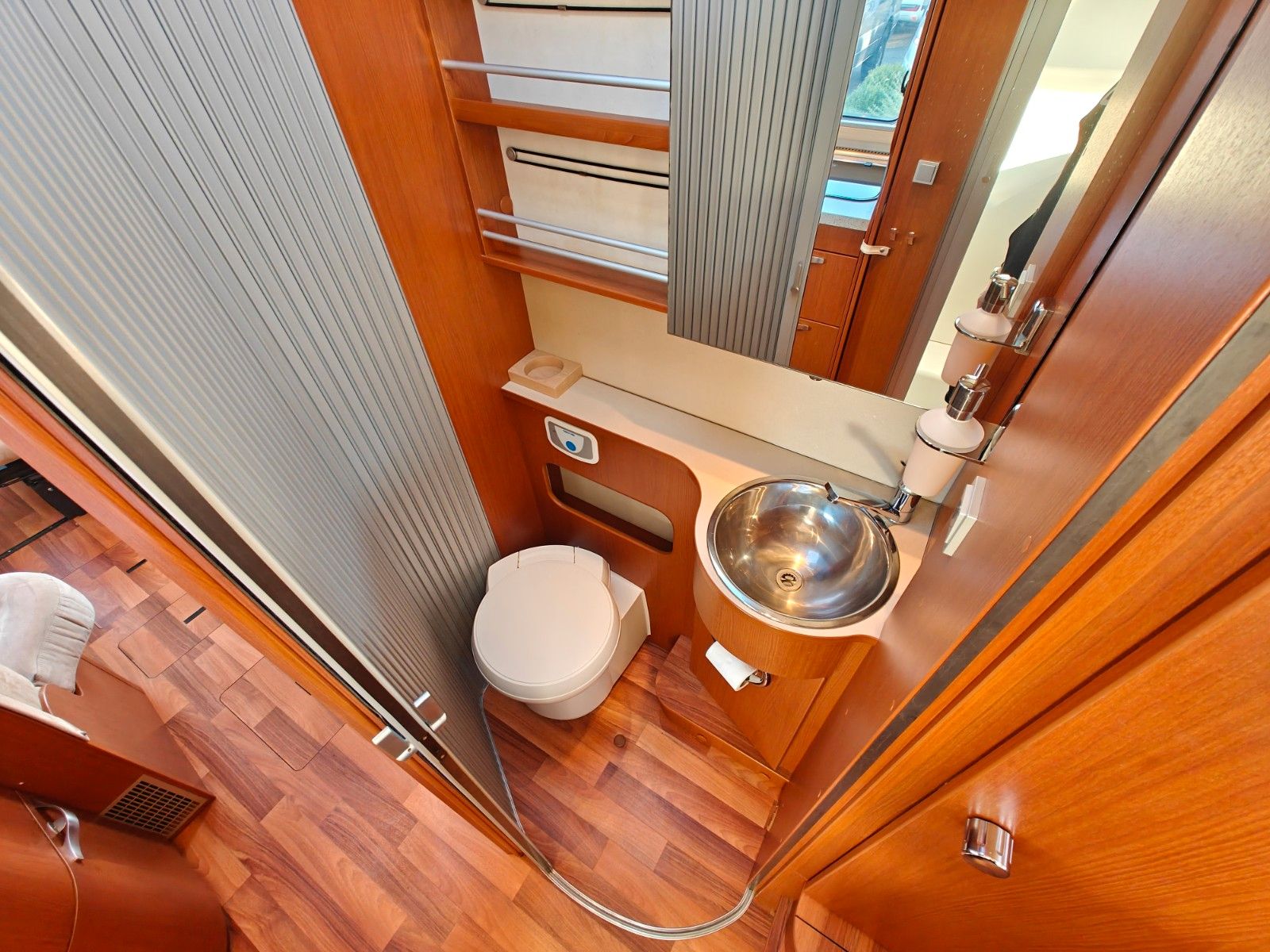 Fahrzeugabbildung HYMER / ERIBA / HYMERCAR B - KLASSE 594 - AUS ERSTBESITZ