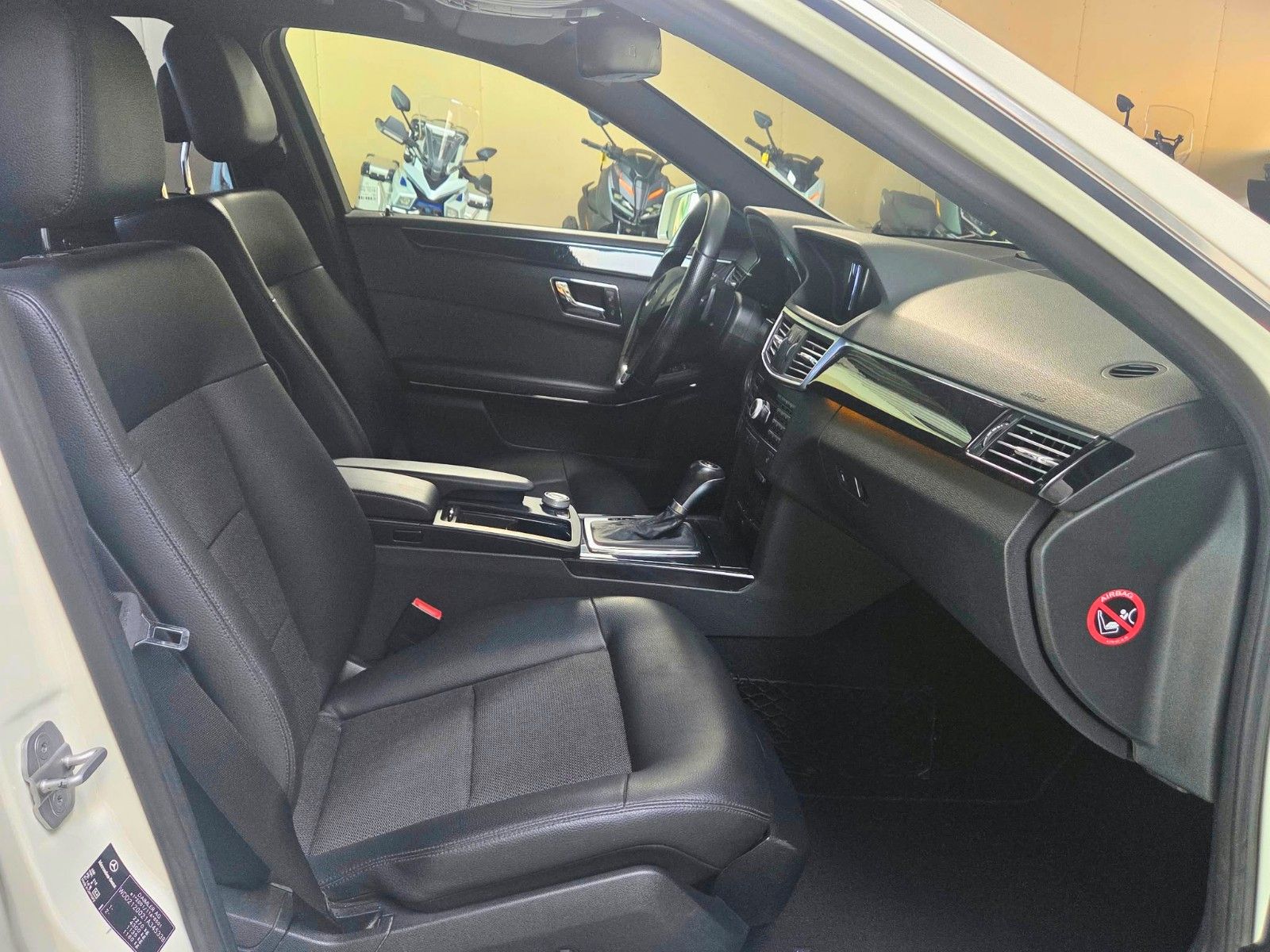 MERCEDES-BENZ E 220 — zdjęcie 10