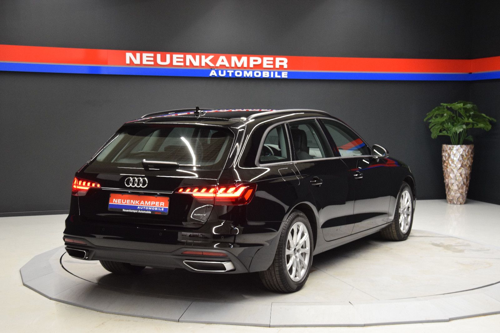 Fahrzeugabbildung Audi A4 Avant 40 TDI quattro B&O HuD Sitzbelü. ACC