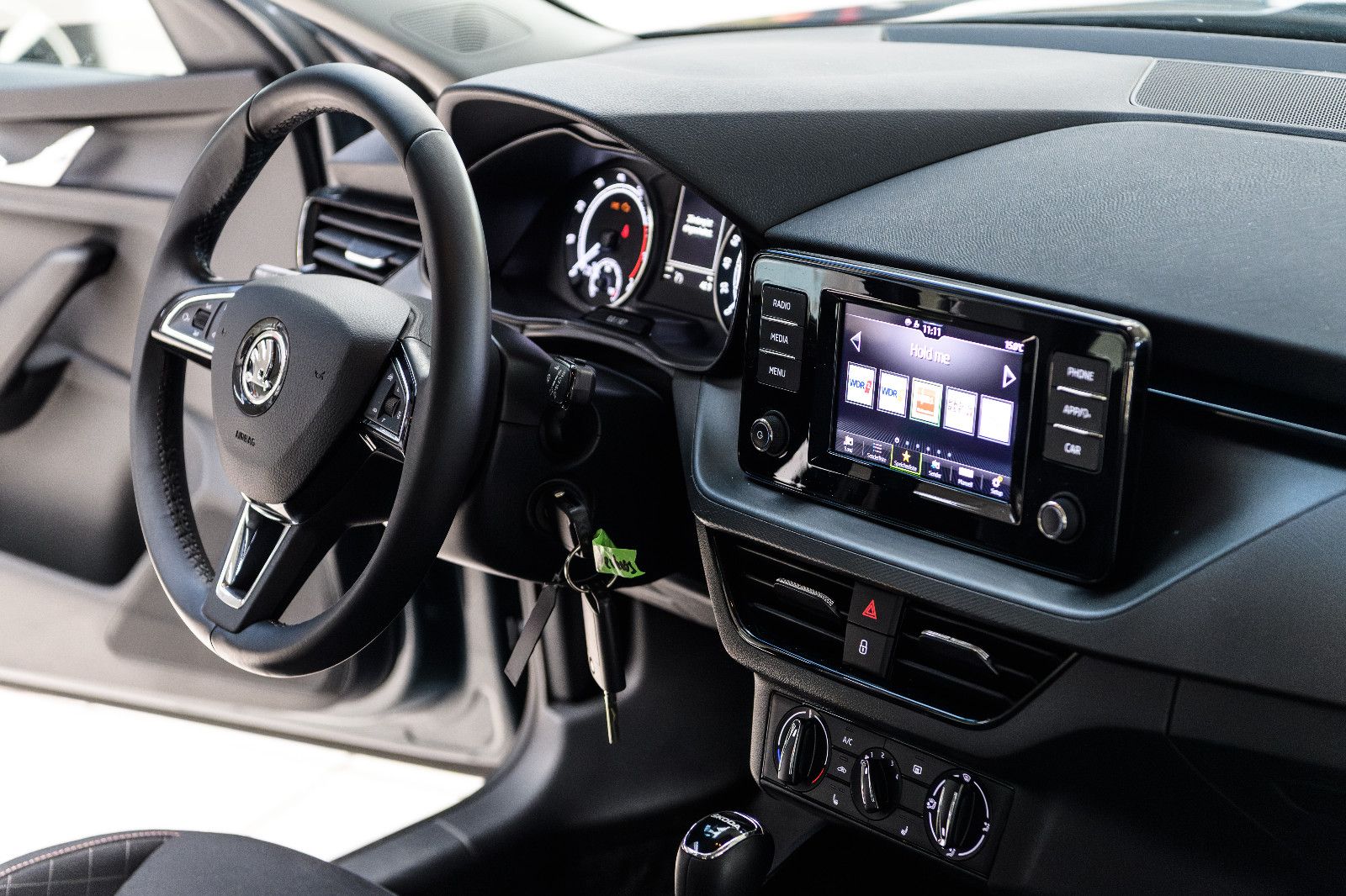 Fahrzeugabbildung SKODA Kamiq Ambition 1.0 DSG LED+AHK+SHZ+GRA