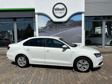 Fahrzeugabbildung Volkswagen Jetta VI 1.2 TFSI Life Navi