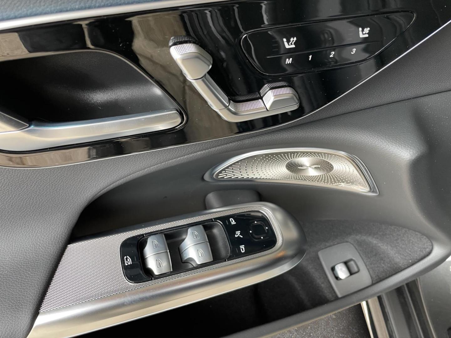 Mercedes-Benz E 220 d 4MATIC T-Modell AMG AHK-klappbar El. Pan