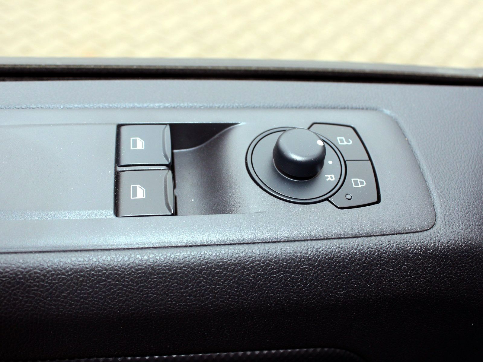 Fahrzeugabbildung Ford Transit Custom 320 L2 Trend Doppelkabine FWD