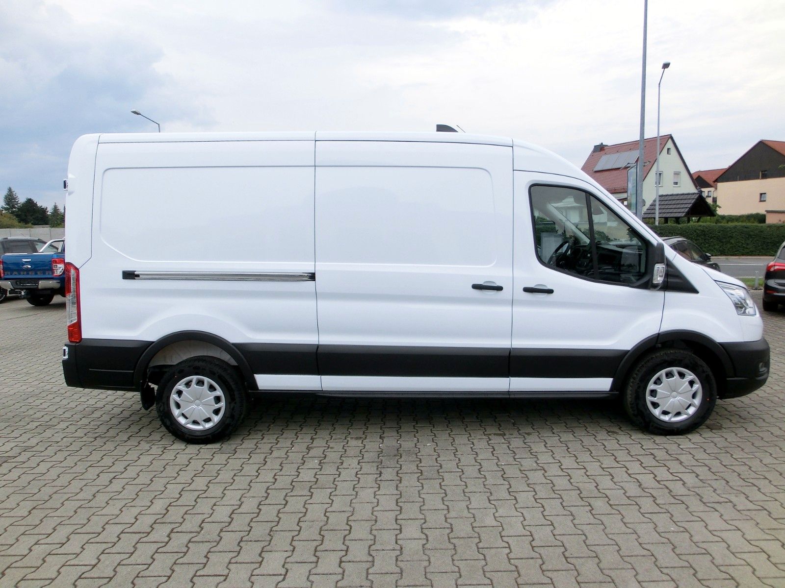 Fahrzeugabbildung Ford Transit Kasten 350 L3H2 Trend