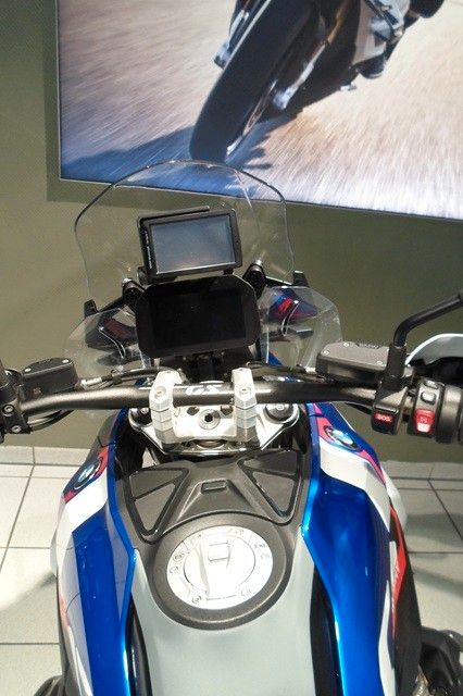 Fahrzeugabbildung BMW R1300GS Style Trophy mit Enduro Paket & Akra.