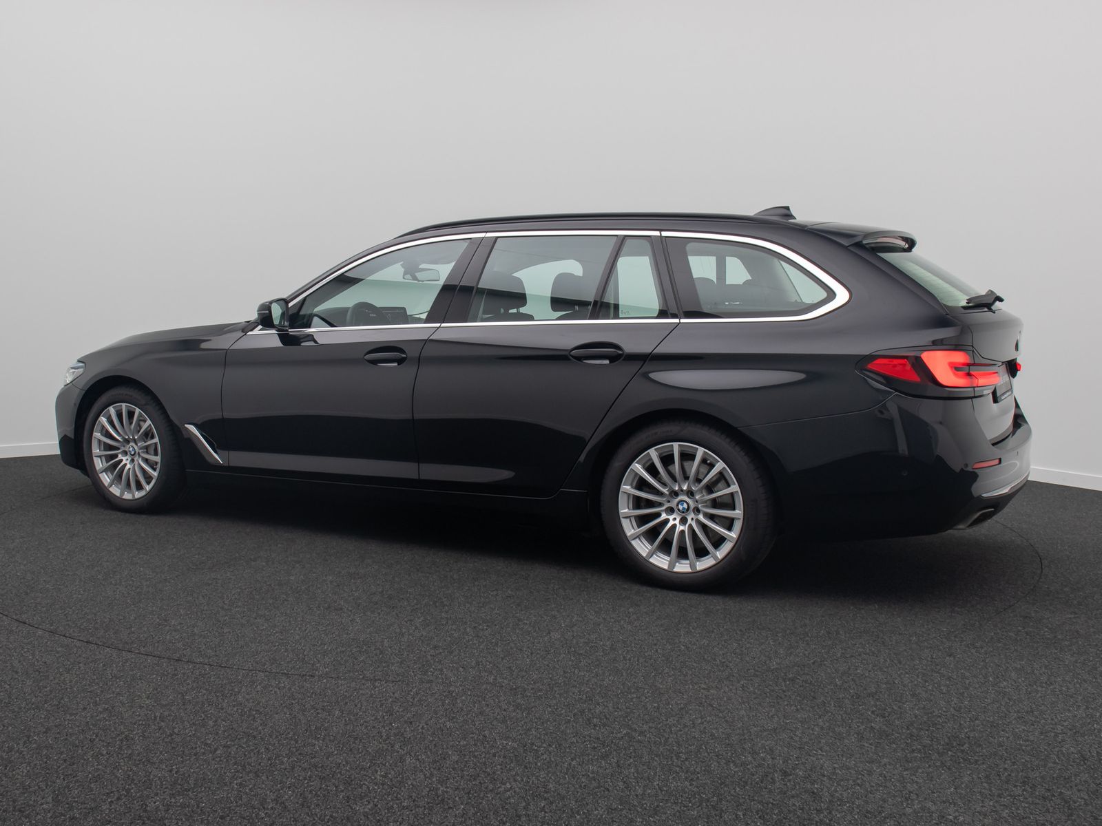 Fahrzeugabbildung BMW 540d xD Luxury Line Panorama H/K HUD Bel&uuml;ftung
