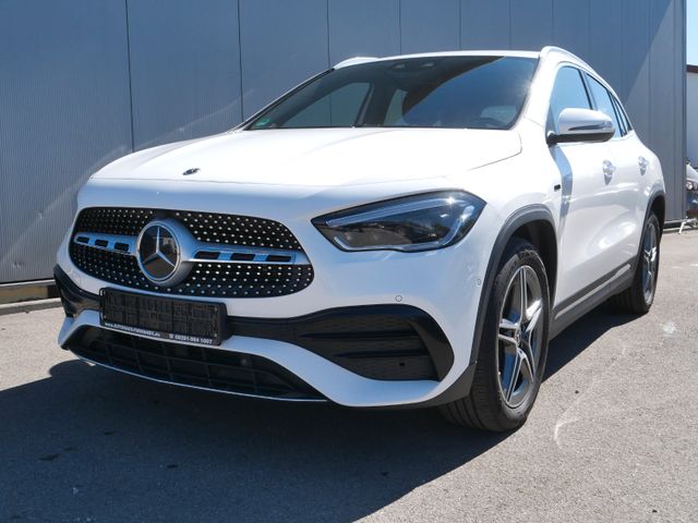 MERCEDES-BENZ GLA 250 e AMG-Line NAVI/LED/DISTR/RFK/E-KLAPPE