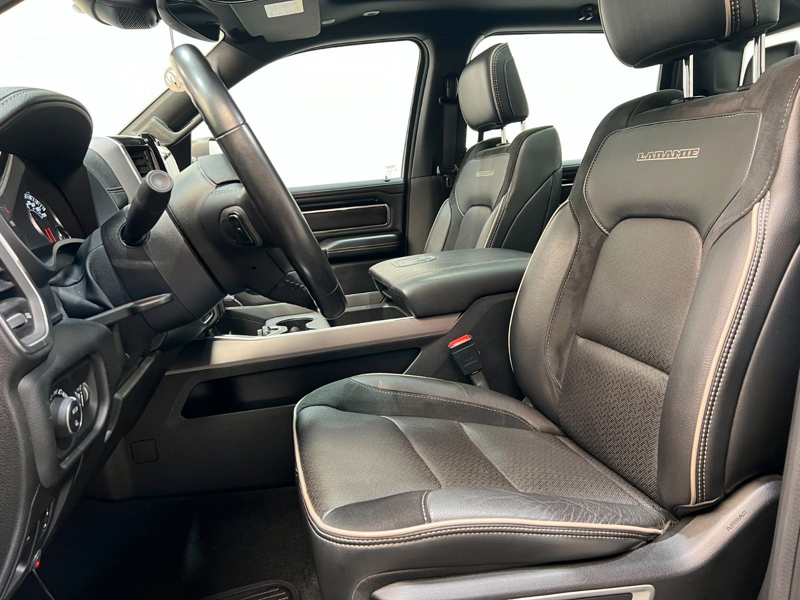 Fahrzeugabbildung Dodge RAM 1500 Laramie Night Crew Cab 4x4 *RTR Umbau*