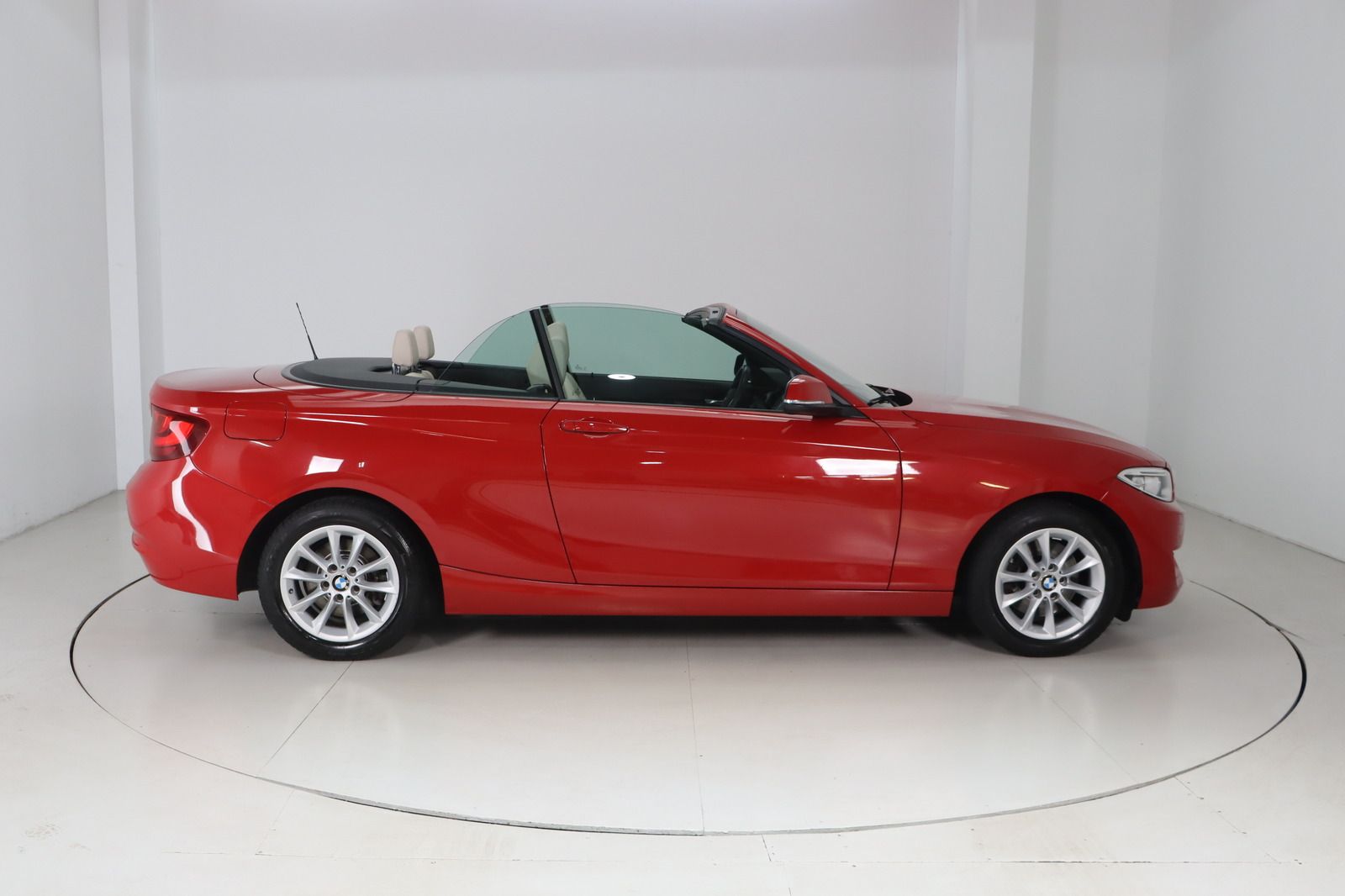 Fahrzeugabbildung BMW 220 i  * Xenon * Navi * Lenkradhzg. * Leder