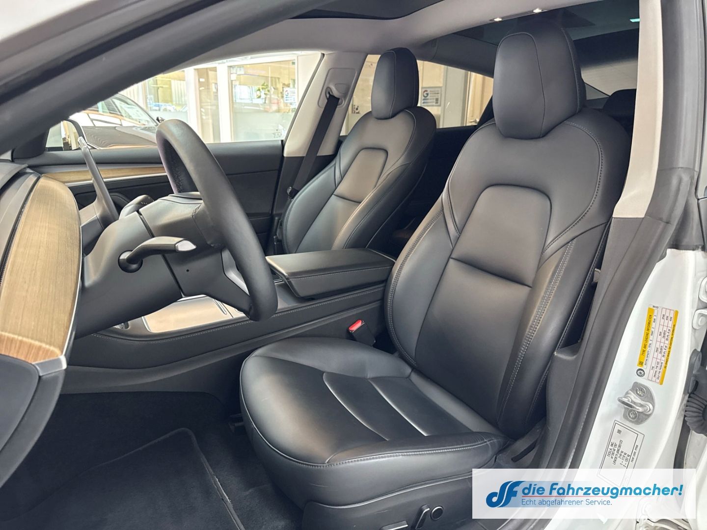 Fahrzeugabbildung Tesla Model 3 Basis RWD Soundsystem ACC El. Heckklappe