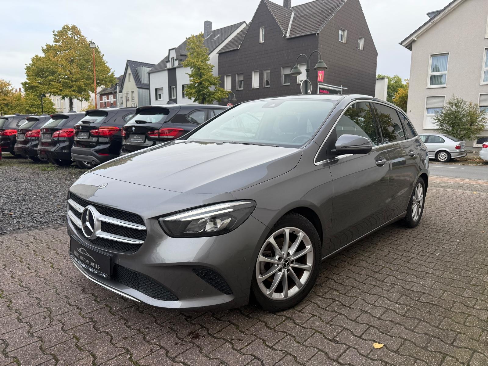 Mercedes-Benz B 180