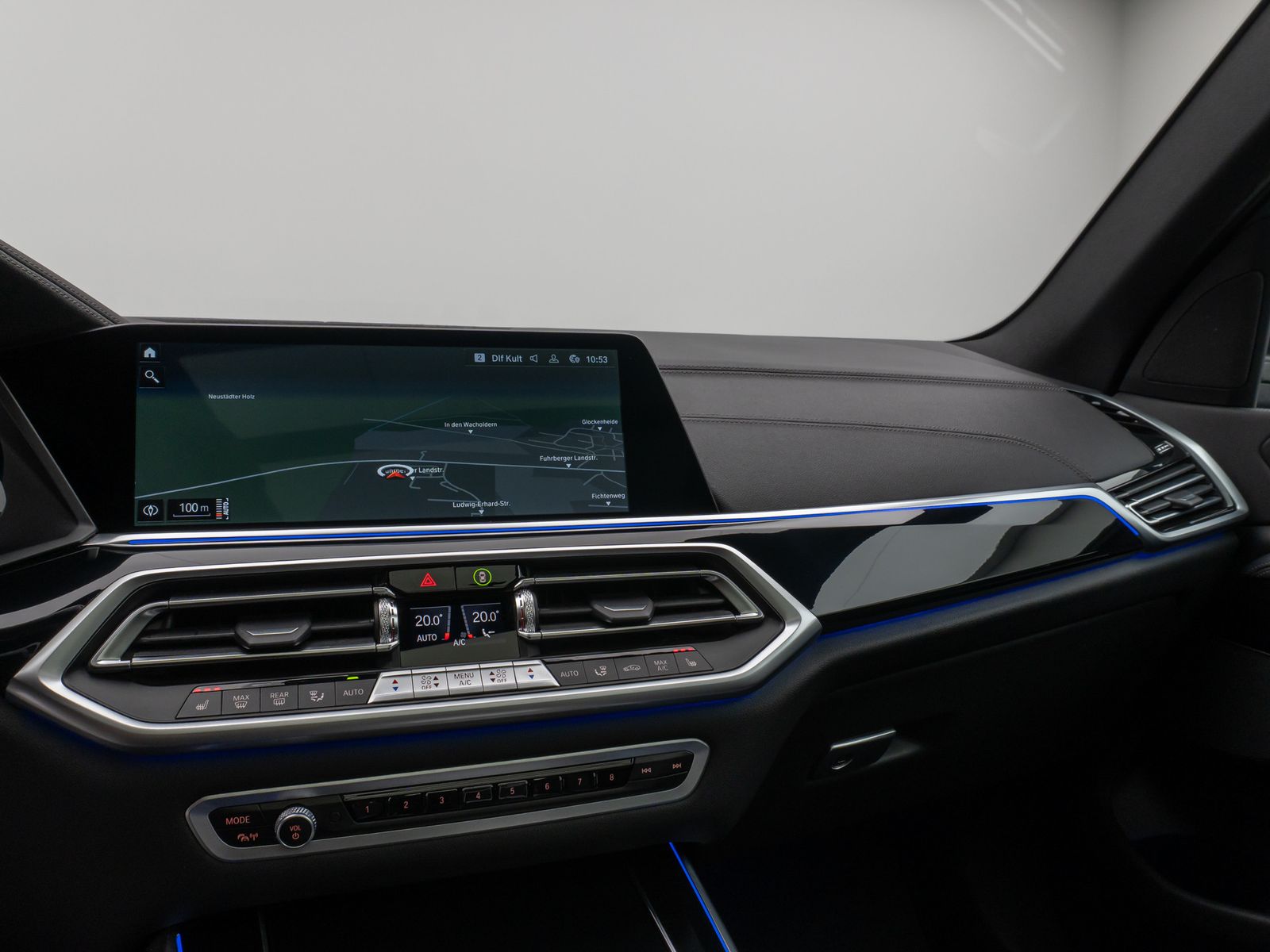 Fahrzeugabbildung BMW X5 xD30d M Sport Panorama 360°HUD HiFi Komfort