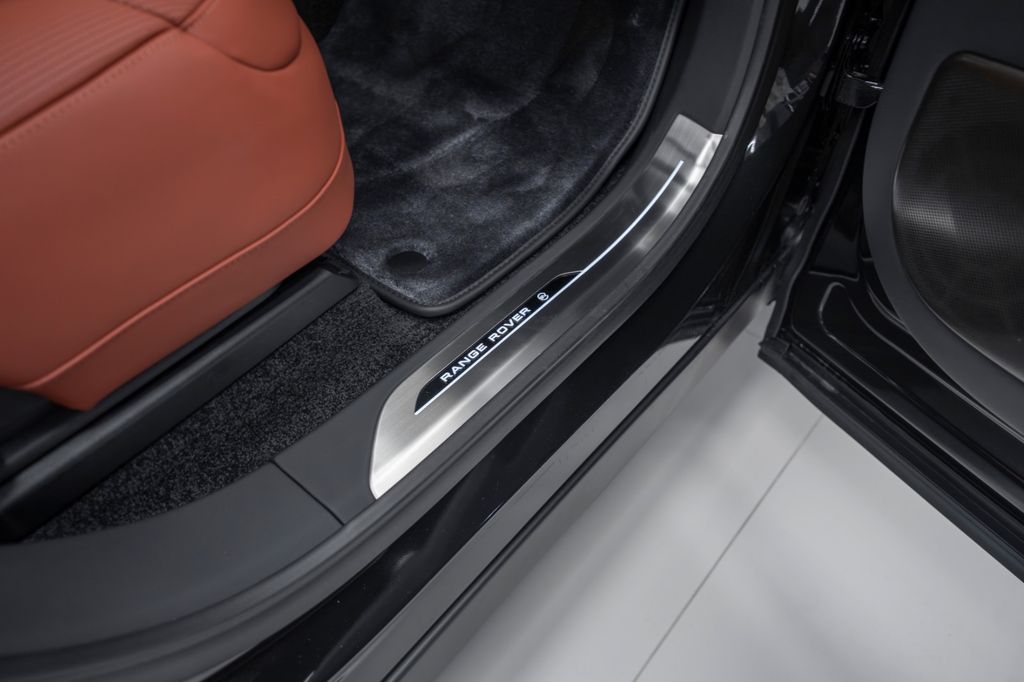 Range Rover P615 SV LWB 2026 BLACK/RED SUITE - Bild 32