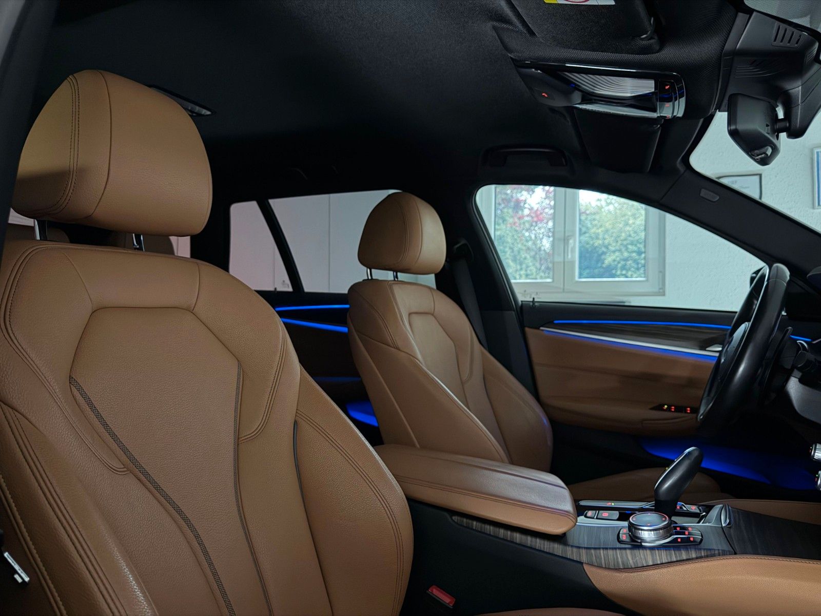 Fahrzeugabbildung BMW 530 d xDrive M SPORT/LED/HuD/FROZEN LACKIERUNG