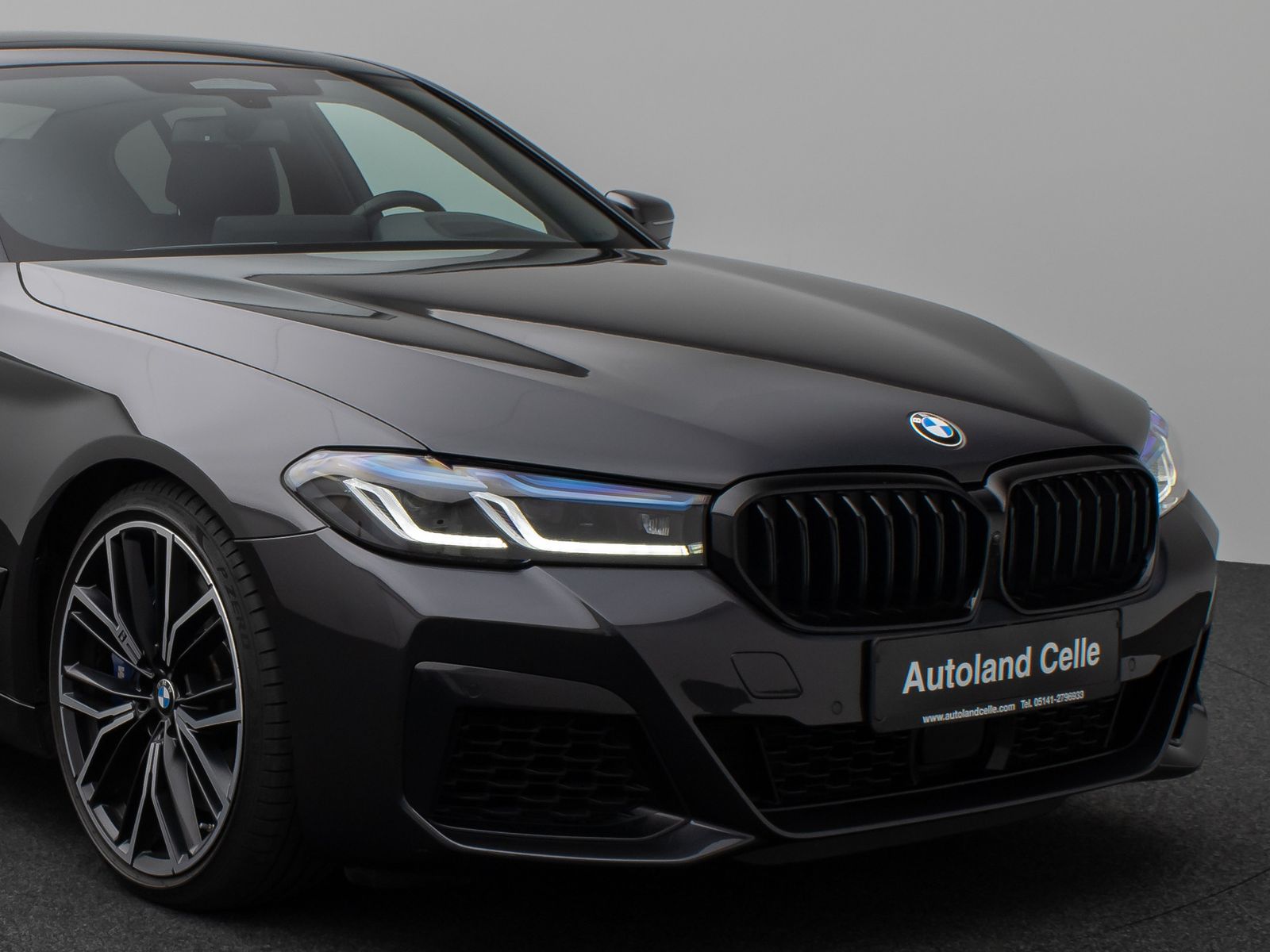 Fahrzeugabbildung BMW M550i xD Laser SoftClos 360°HUD DAB H/K DisplKey