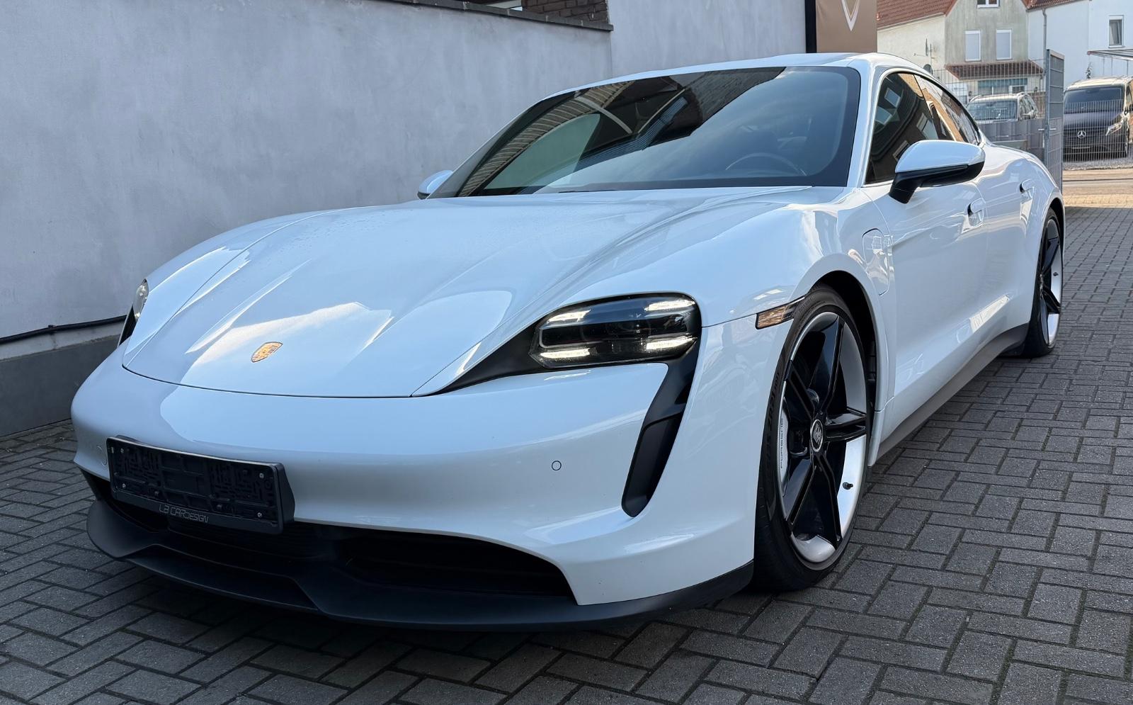 Porsche Taycan 4 S Luftfederung 21 Zoll Top Zustand