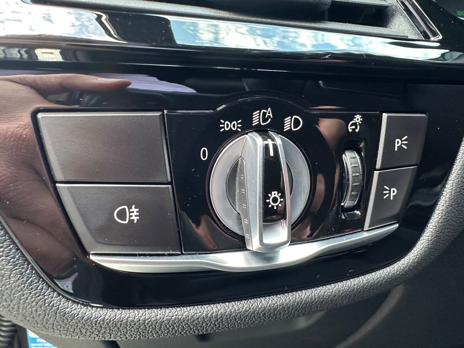 Fahrzeugabbildung BMW 540 i Touring xDrive M-Sport NAV+LED+HEAD-UP