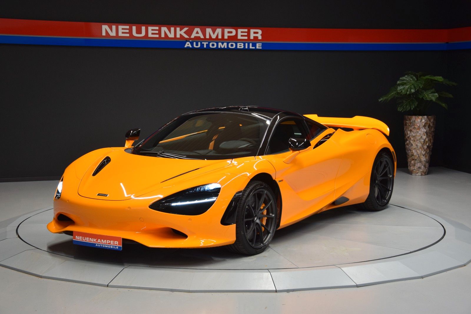 Fahrzeugabbildung McLaren 750S Black Pack / Lift Schale B&W Aero Kamera