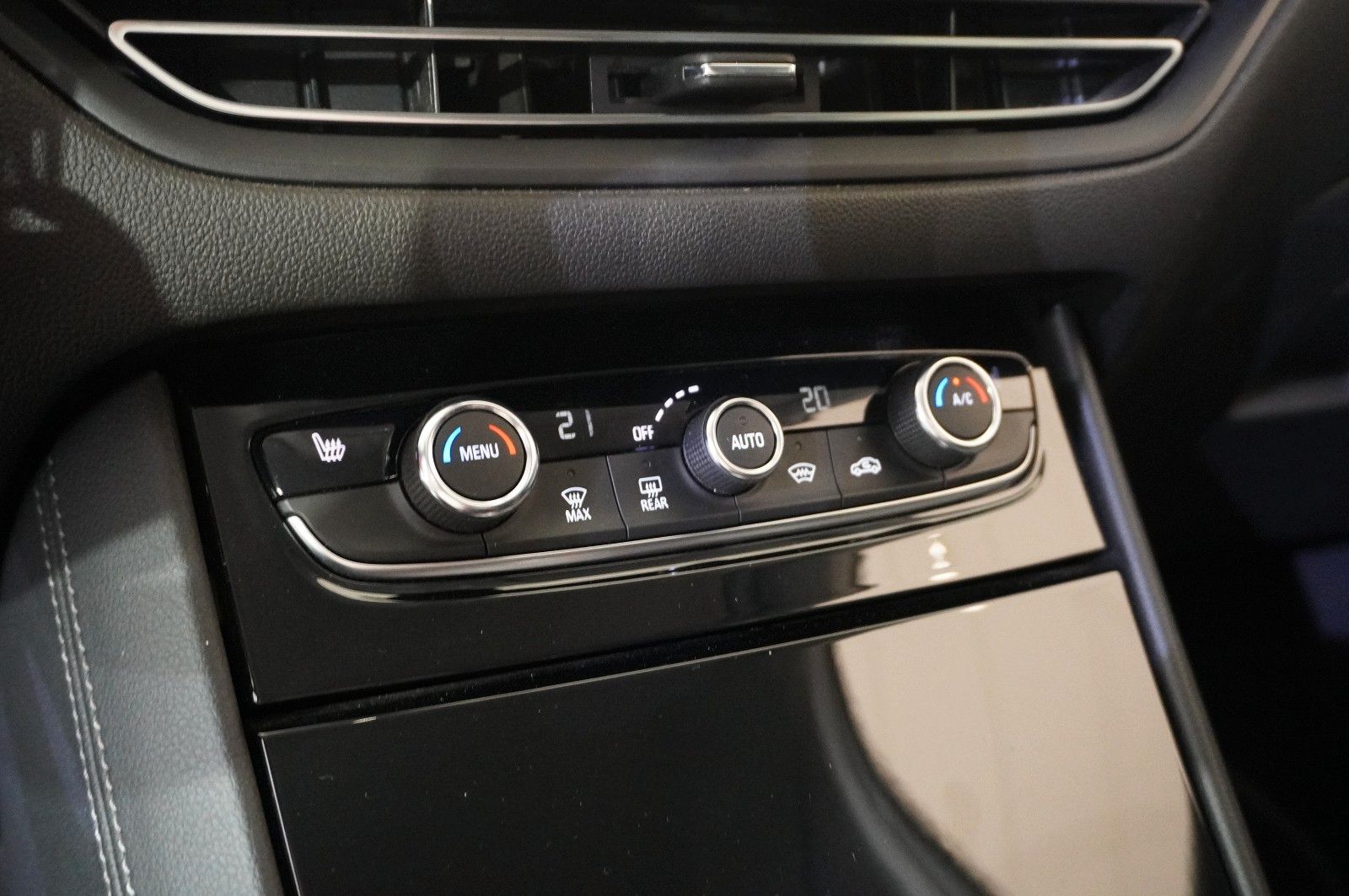 Fahrzeugabbildung Opel Grandland (X) 1.5D ELEGANCE NAVI/LED/KAMERA/AHK