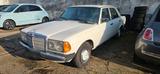 Mercedes-Benz 123 240D Automatik Oldtimer ... - Mercedes-Benz 240 mit Diesel-Antrieb: Automatik