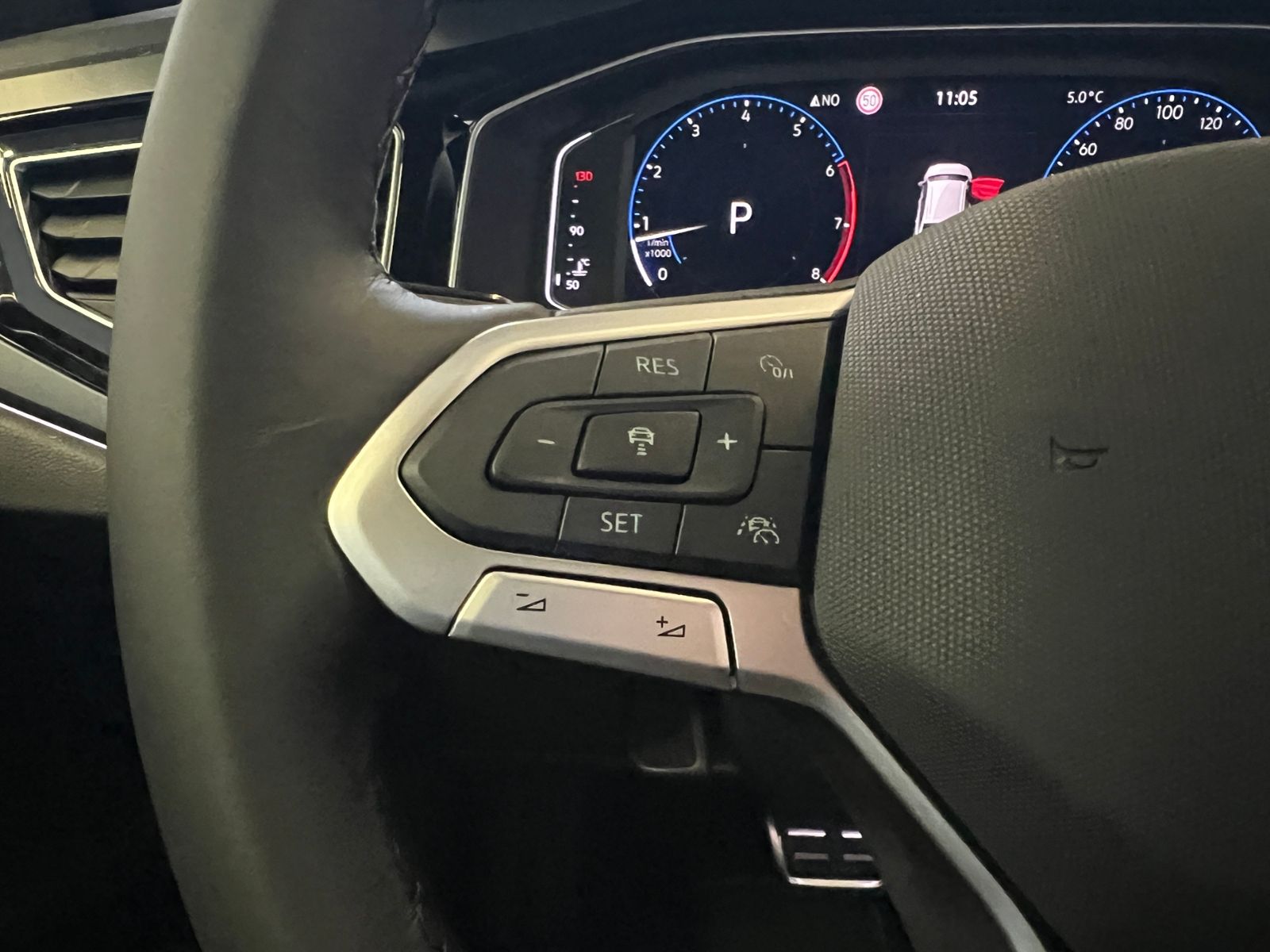 Fahrzeugabbildung Volkswagen Taigo R-Line 1.5 TSI DSG *AHK, Navi, "IQ.DRIVE"*