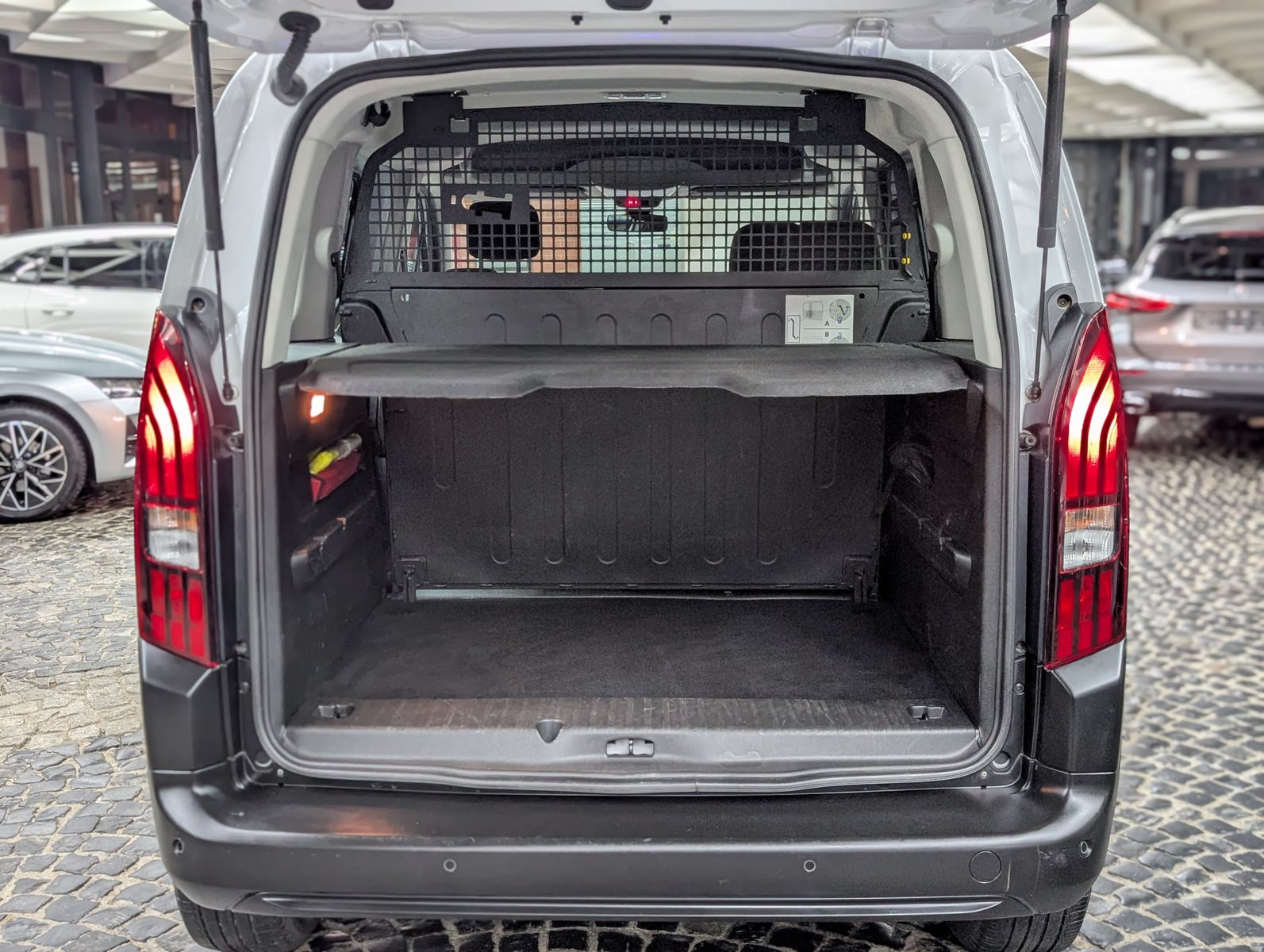 Fahrzeugabbildung Peugeot Rifter L1 Active BlueHDI TEMP PDC KLIMA BLUETOOT