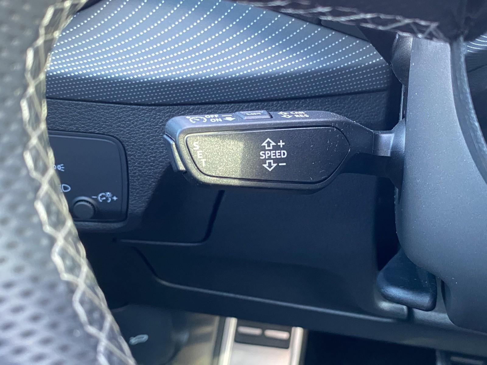 Audi Q2 35 TFSI S-LINE +PANO+GRA+AHK