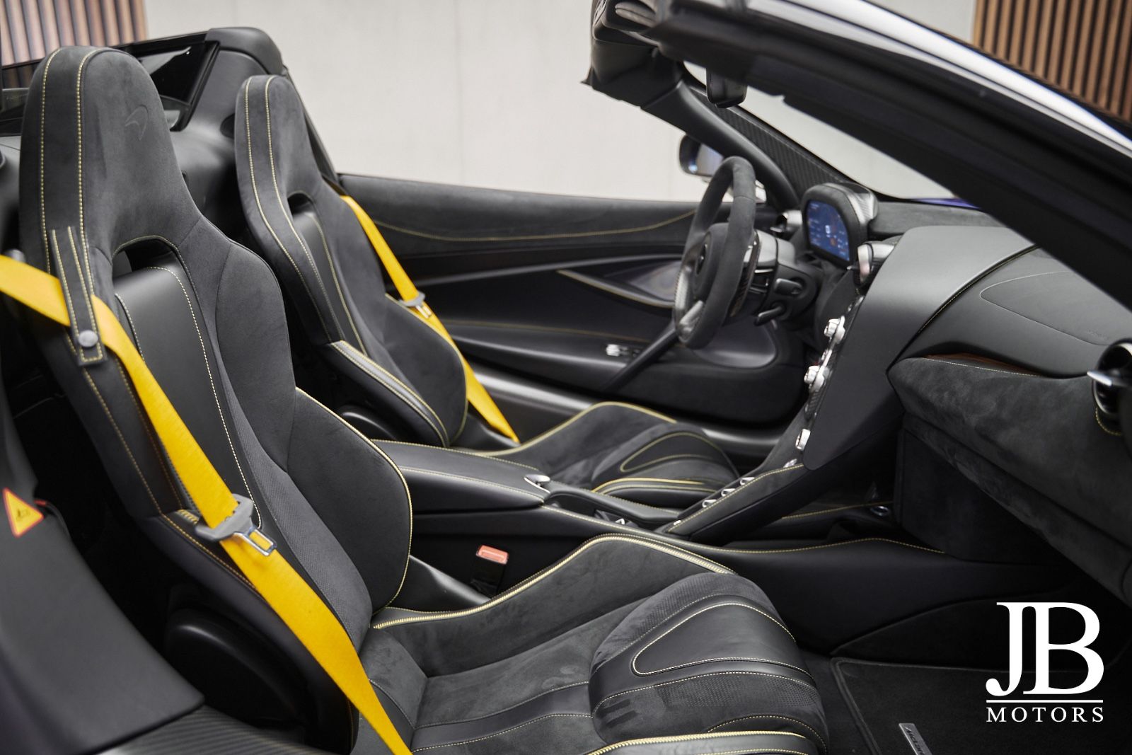 Fahrzeugabbildung McLaren 720s Spider MSO Carbon B&W Sound Lift Novitec