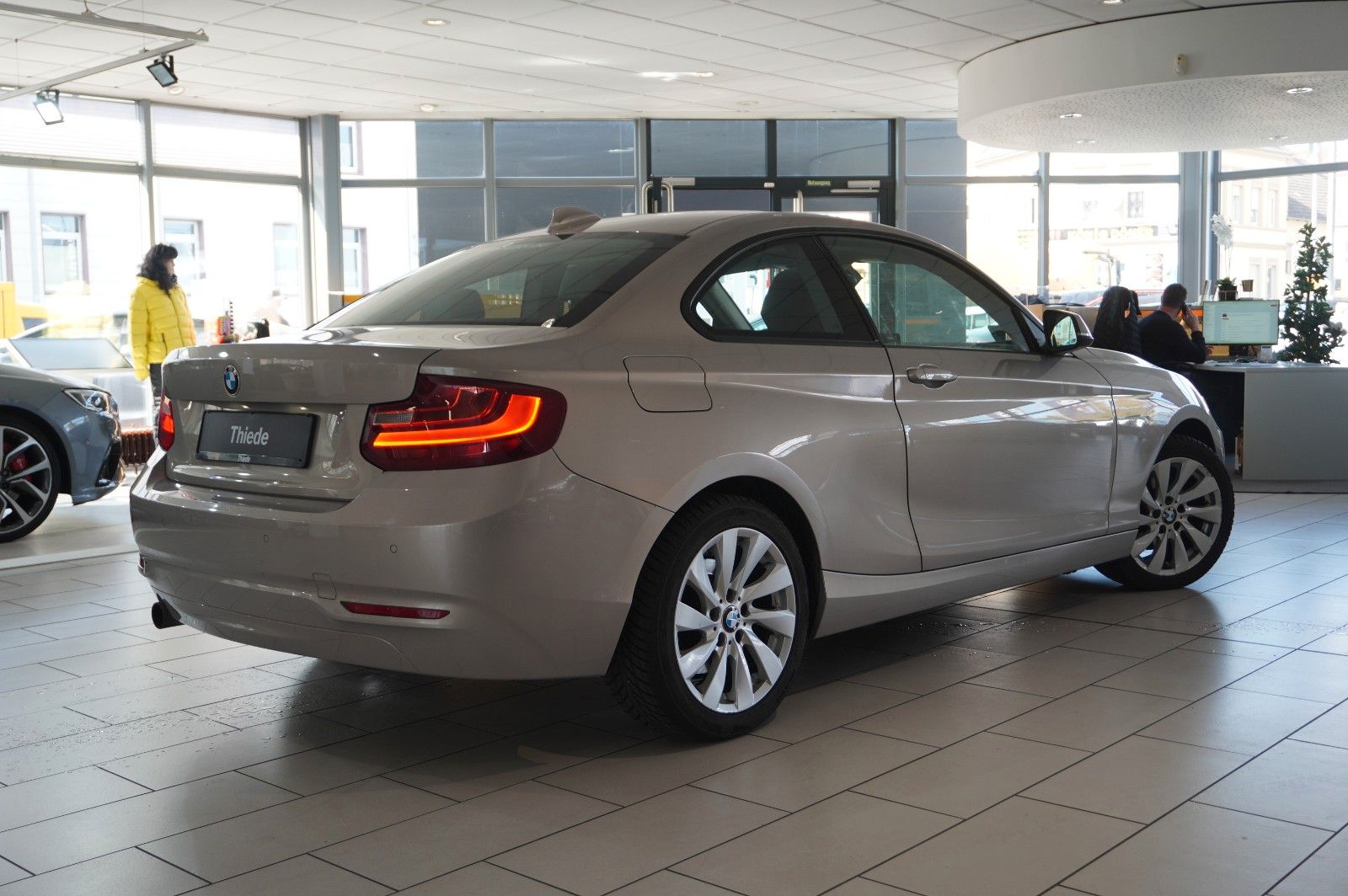Fahrzeugabbildung BMW 220i COUPE SPORT LEDER/SHZ/PDC/USB/SCHIEBEDACH