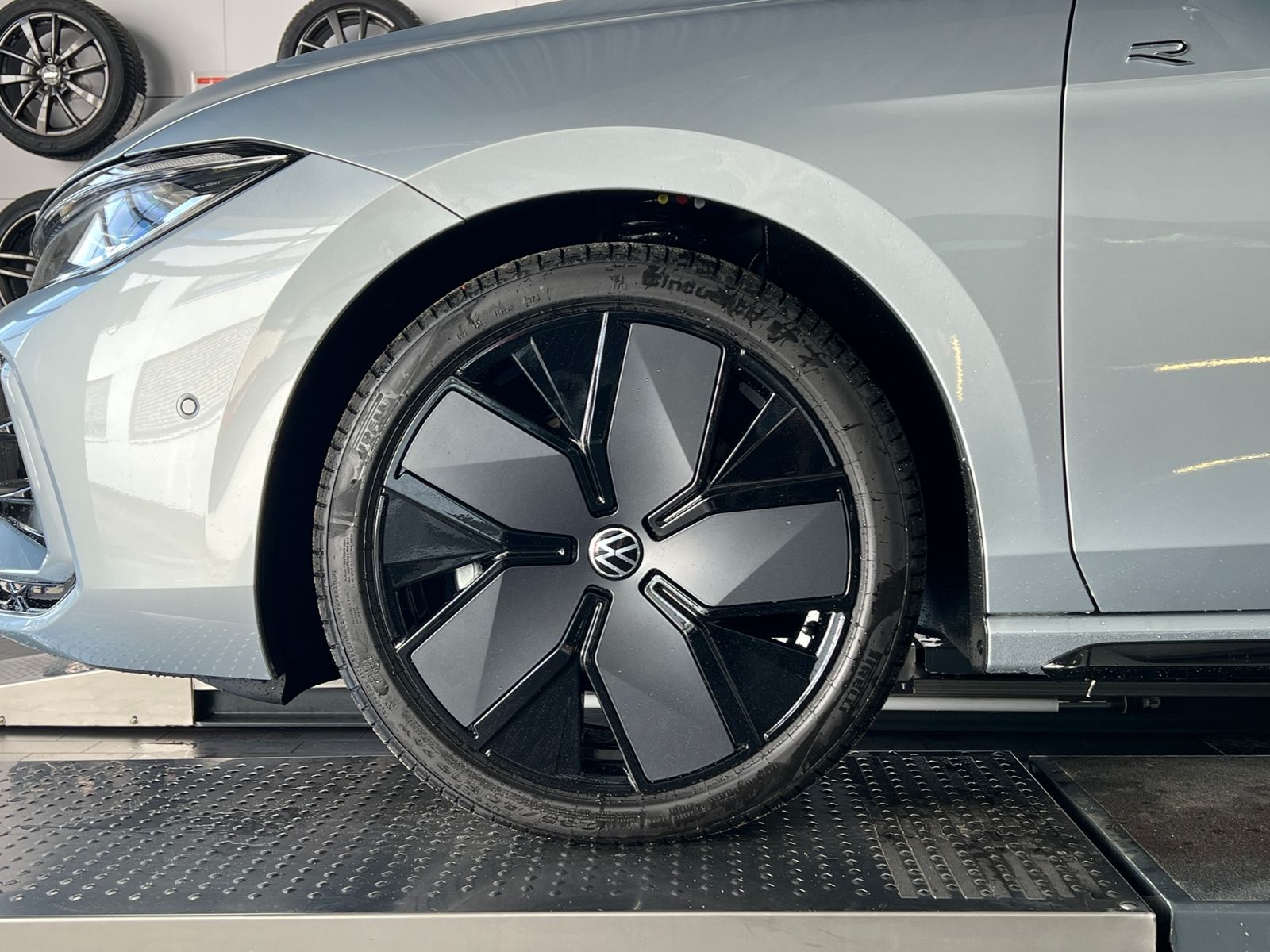 Fahrzeugabbildung Volkswagen Passat R-Line 2.0 TDI DSG 4MOTION *Black Style,P