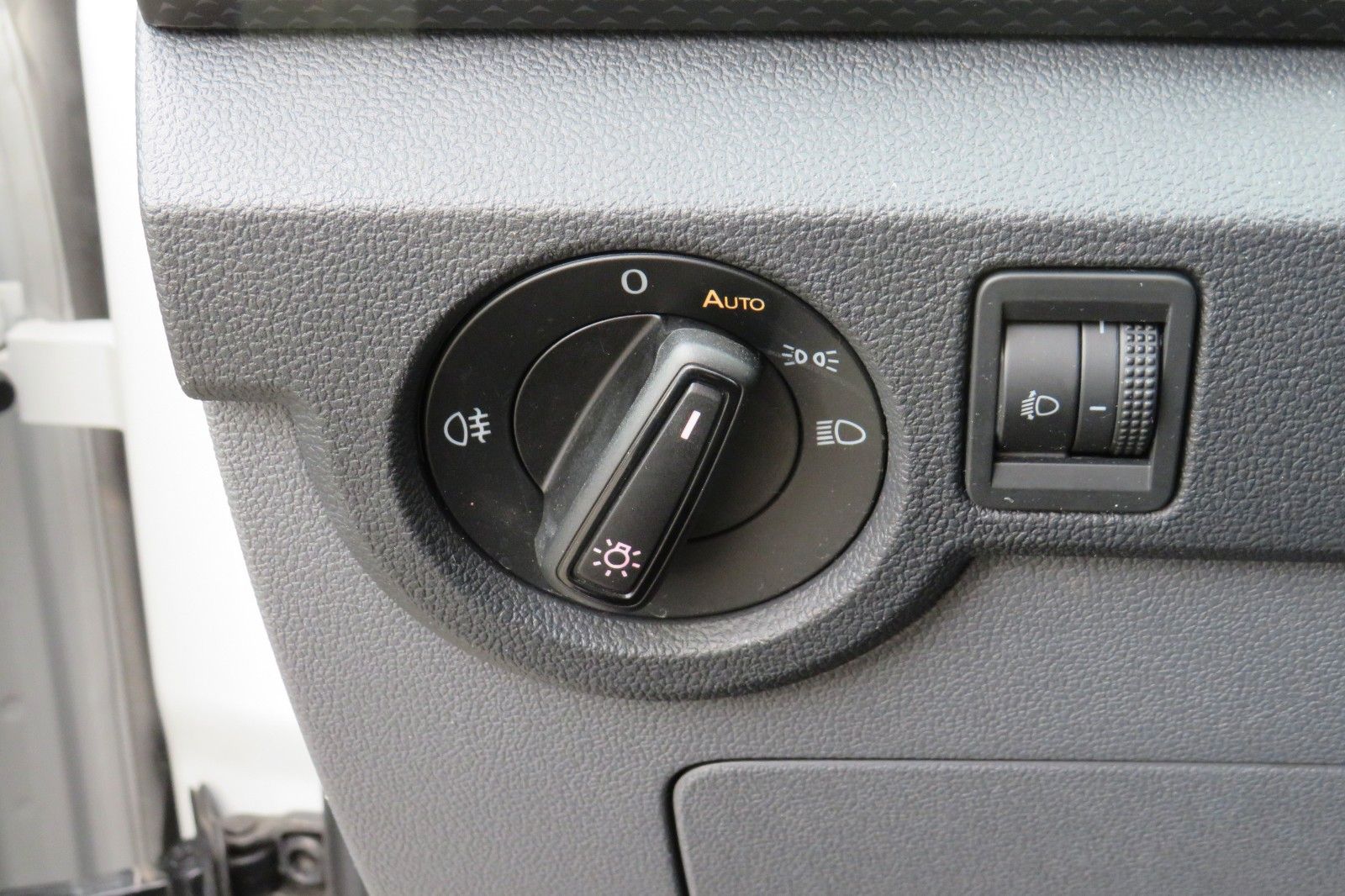 Fahrzeugabbildung Volkswagen T-Cross Life DSG PDC TELVOR SITZH. 1H.